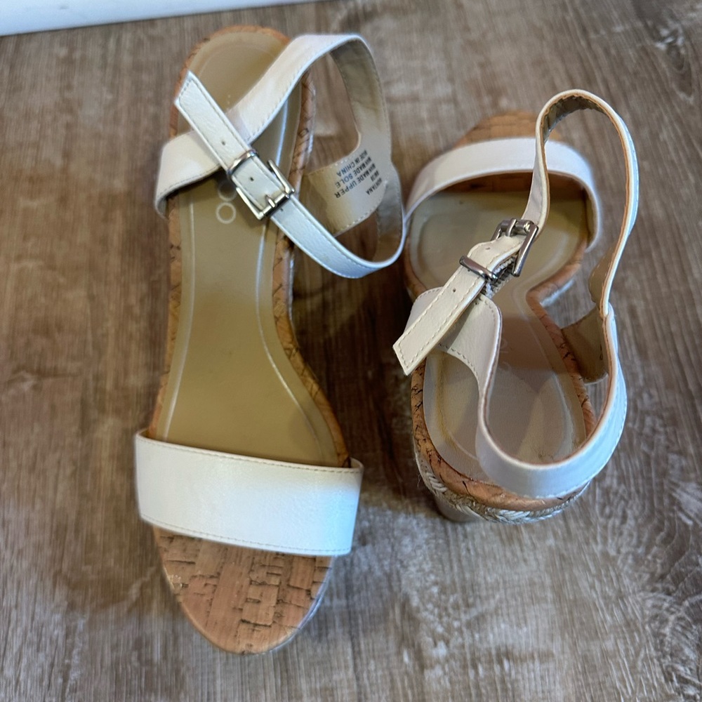 Women’s Me Too, White, Wedge Sandals, Size 8M - Picture 10 of 13